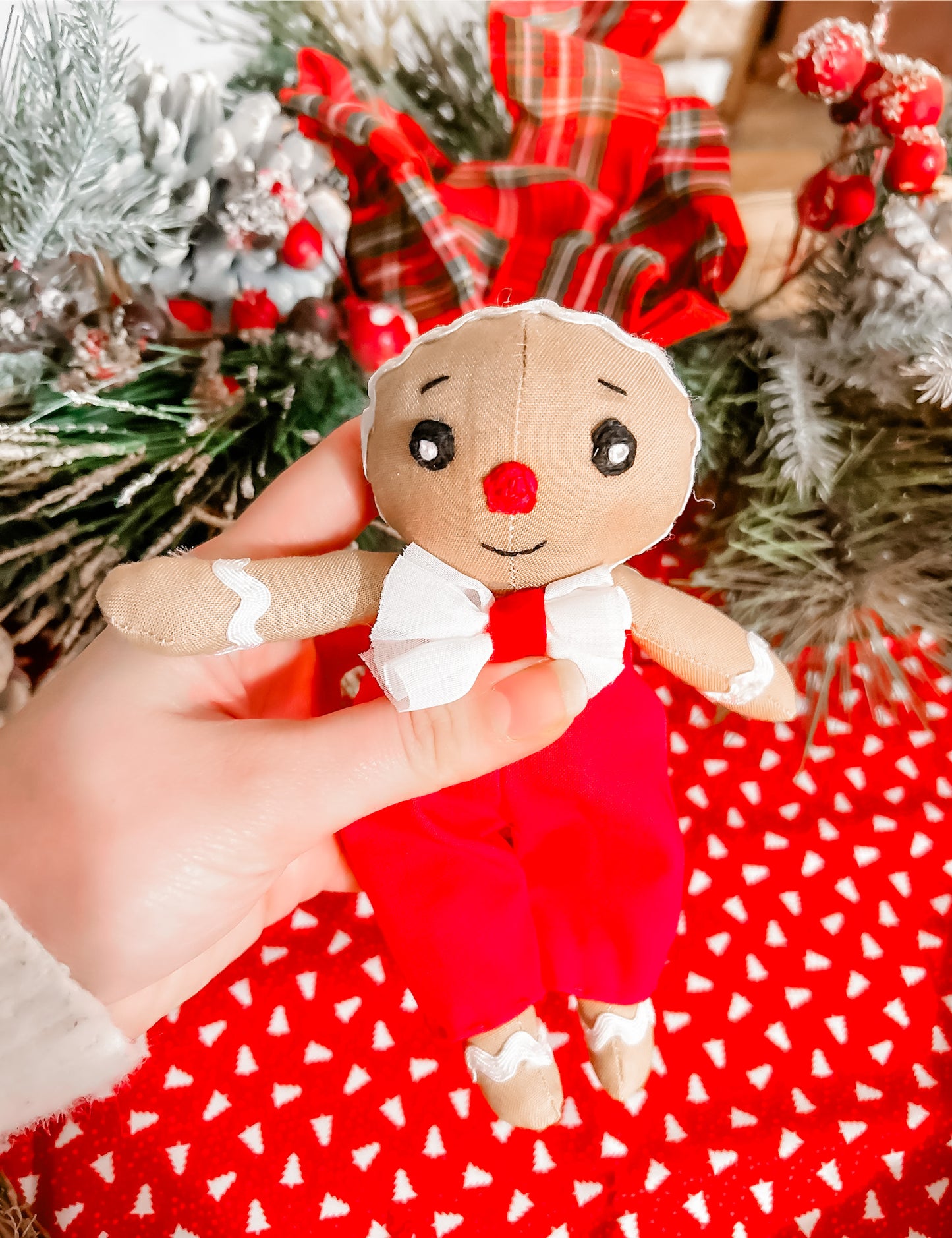 Mini gingerbreads / stocking ornaments