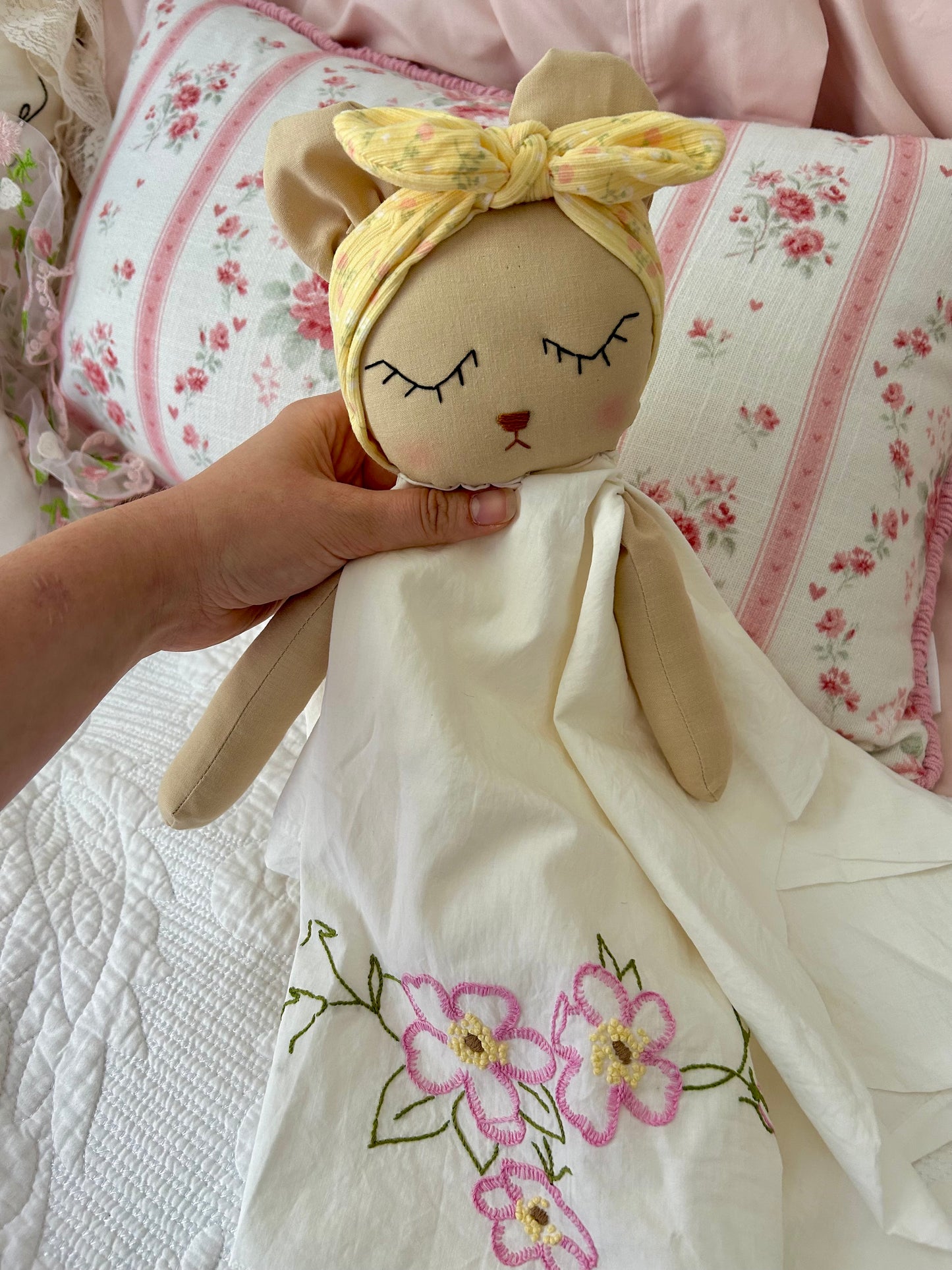 Handmade vintage pillowcase lovey 🌺